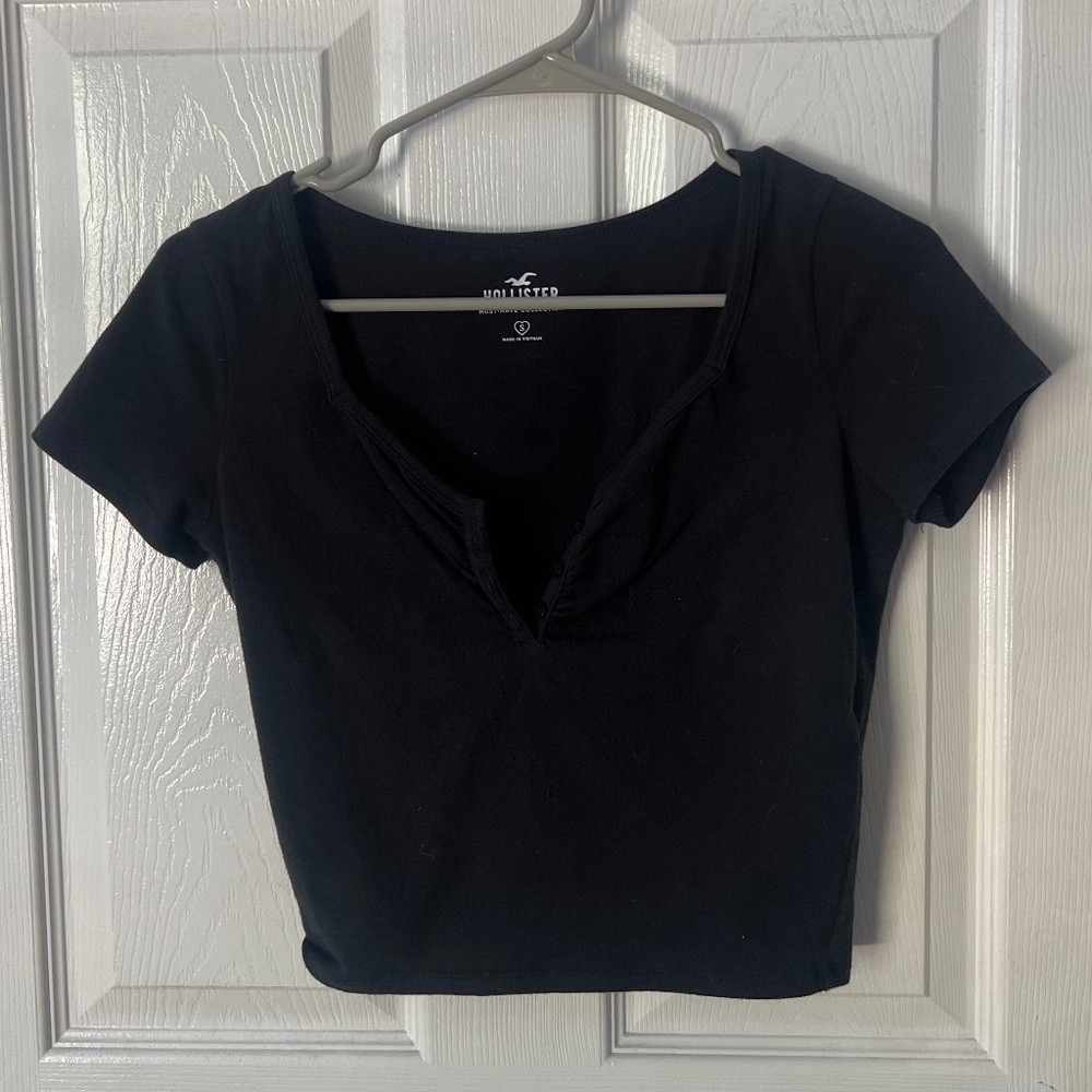 black hollister top